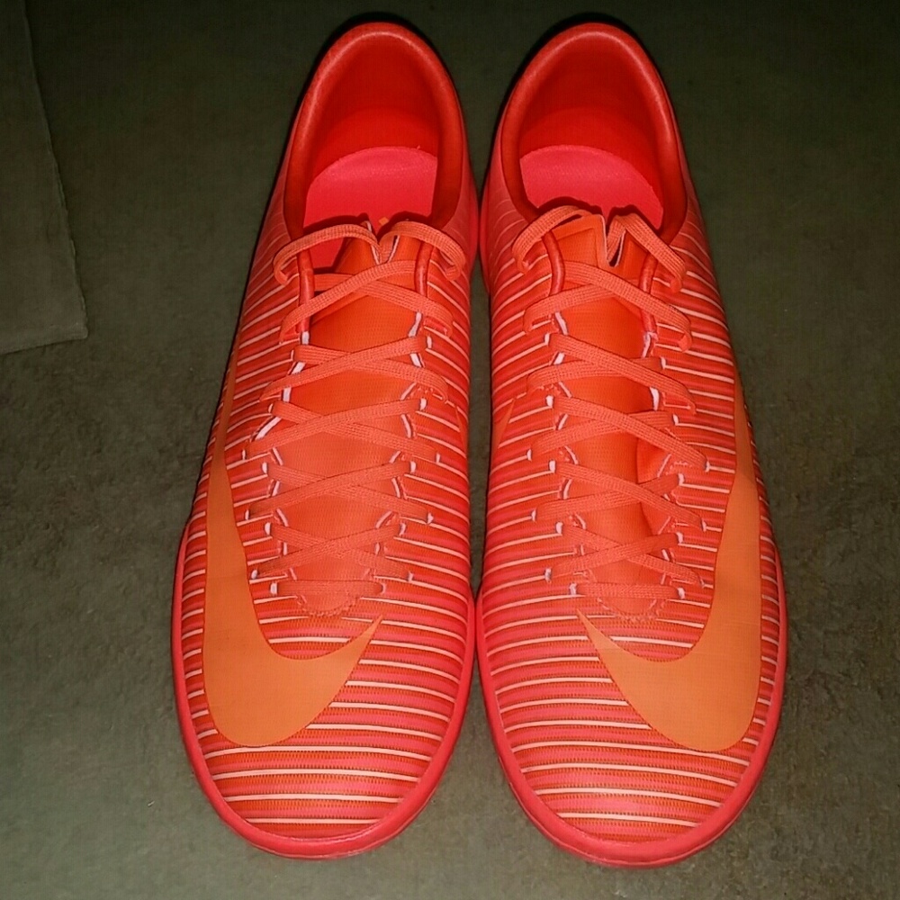 Mens indoor soccer shoes